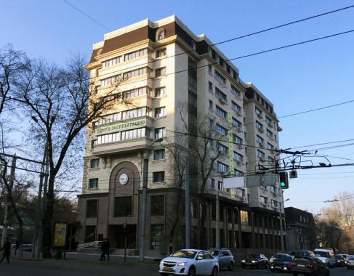 Уютная 2-Комнатная Квартира В Центре Г. Алматы Dış mekan fotoğraf