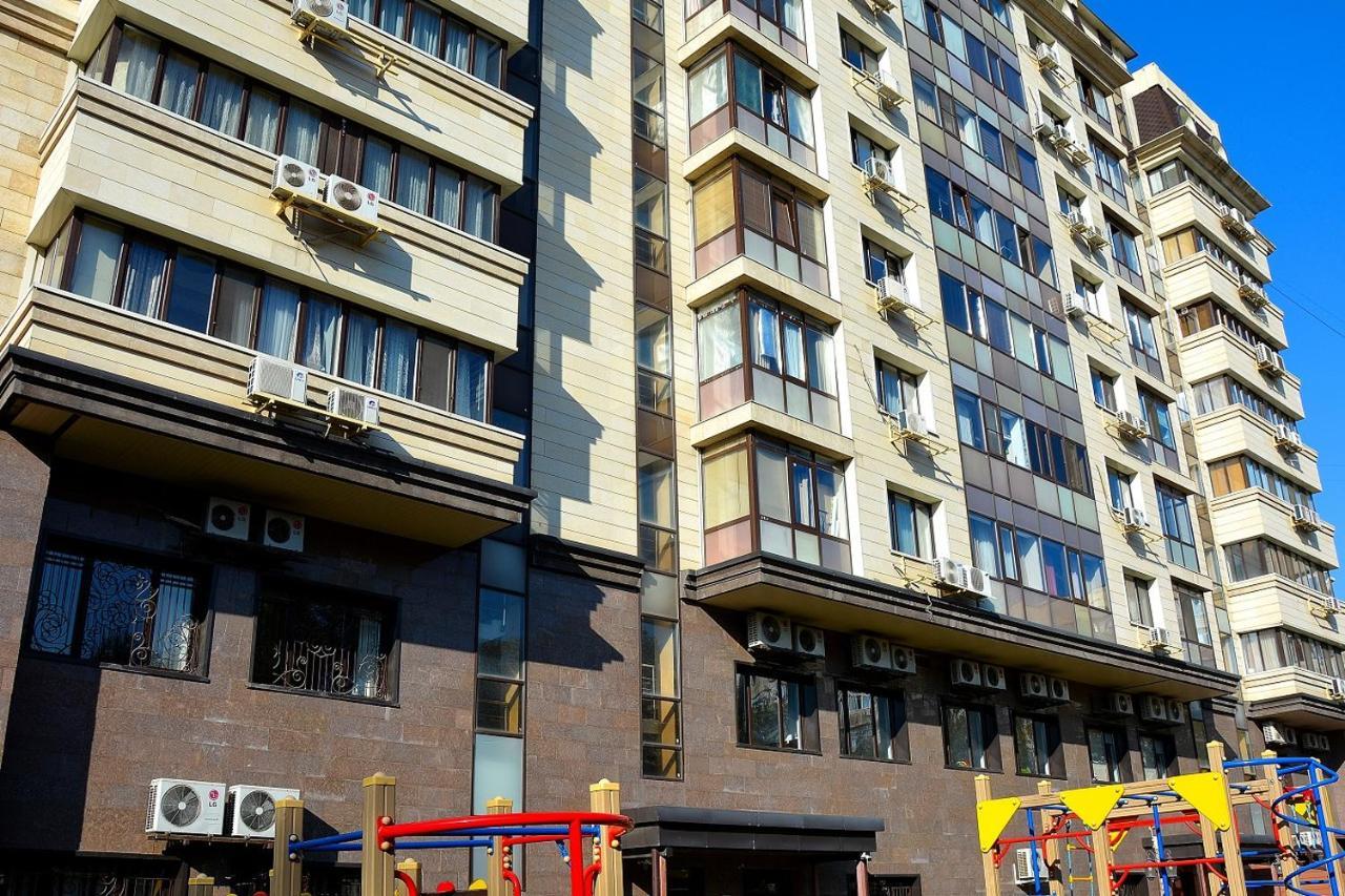 Уютная 2-Комнатная Квартира В Центре Г. Алматы Dış mekan fotoğraf